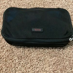Tumi single cube one zipper